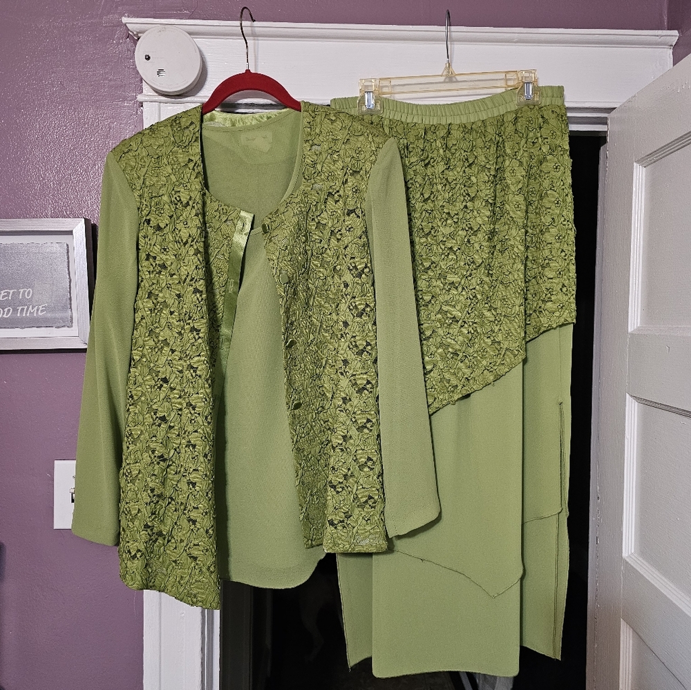 Ladies 3pc skirt set sz xl